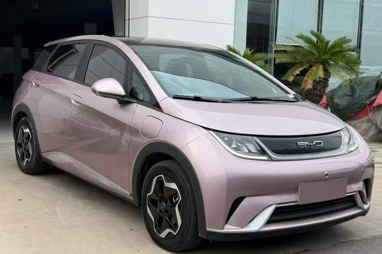Used BYD Dolphin 2021 405 km Fashion Edition Front Right 45 Deg