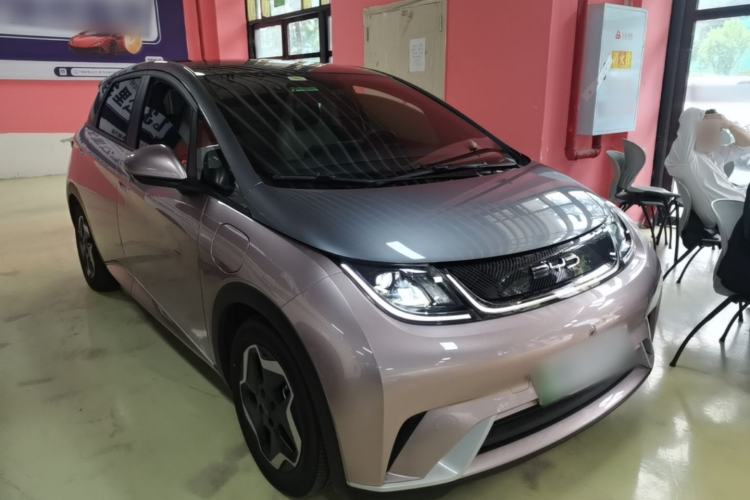Used BYD Dolphin 2021 405 km Fashion Edition Front Right 45 Deg