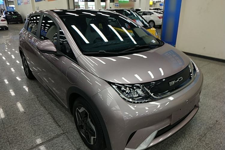 Used BYD Dolphin 2021 405 km Fashion Edition Front Right 45 Deg