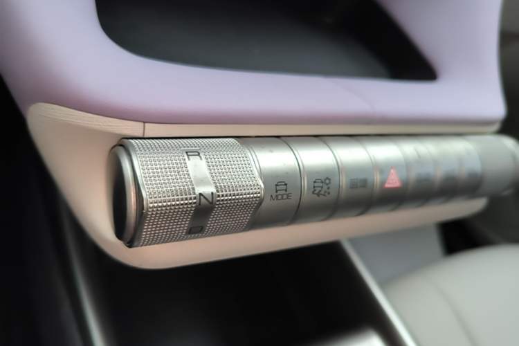 Used BYD Dolphin 2021 405 km Fashion Edition Gear Lever