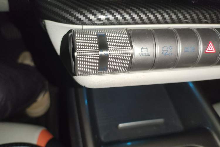 Used BYD Dolphin 2021 405 km Fashion Edition Gear Lever