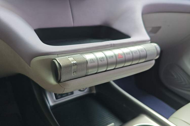Used BYD Dolphin 2021 405 km Fashion Edition Gear Lever