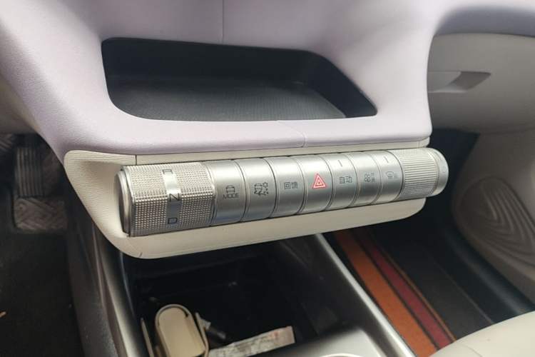 Used BYD Dolphin 2021 405 km Fashion Edition Gear Lever