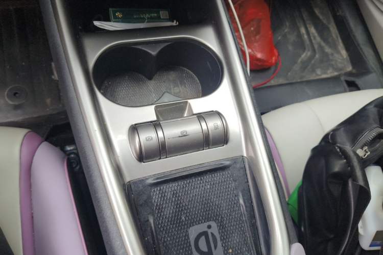 Used BYD Dolphin 2021 405 km Fashion Edition Gear Lever