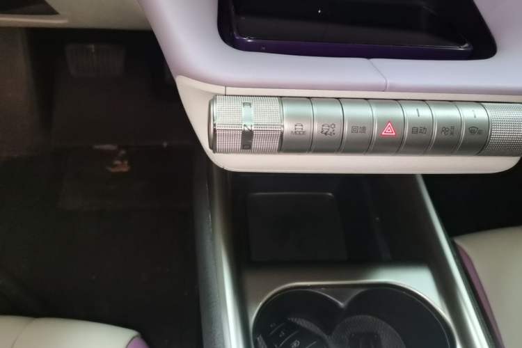 Used BYD Dolphin 2021 405 km Fashion Edition Gear Lever