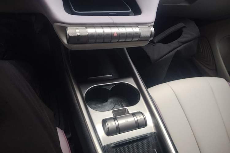 Used BYD Dolphin 2021 405 km Fashion Edition Gear Lever