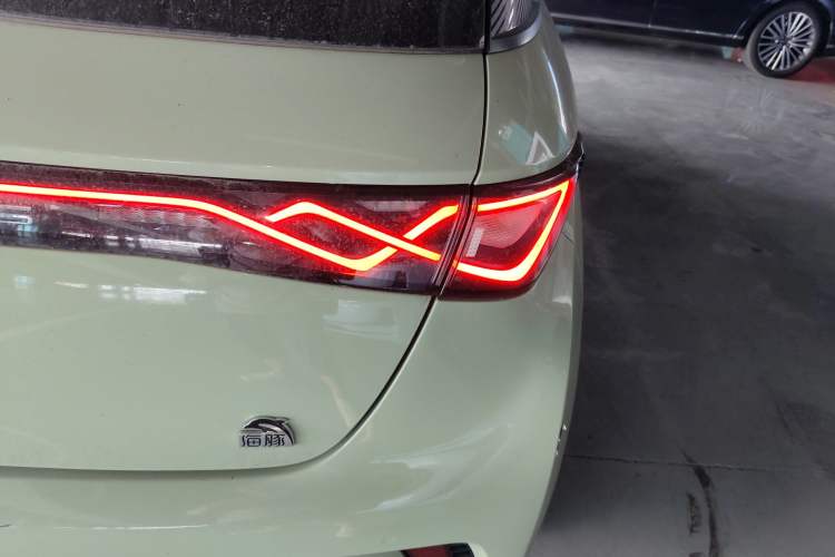 Used BYD Dolphin 2021 405 km Fashion Edition Exterior 6