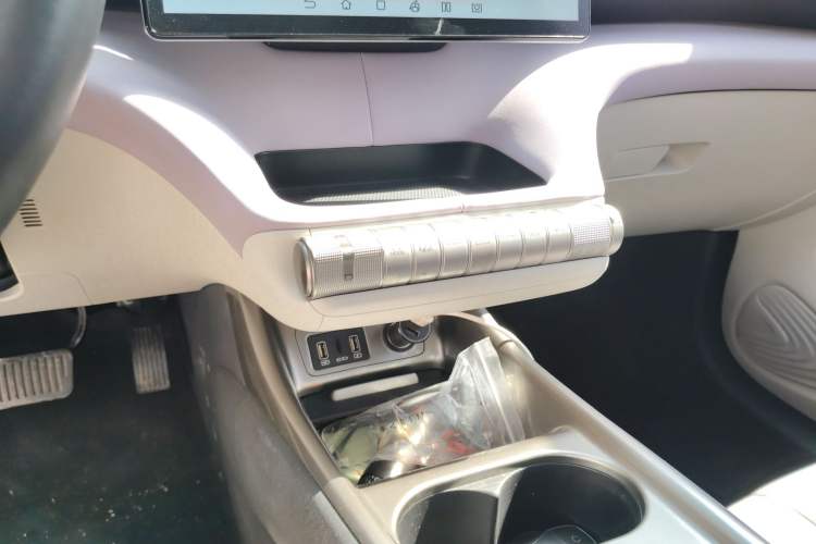 Used BYD Dolphin 2021 405 km Fashion Edition Gear Lever