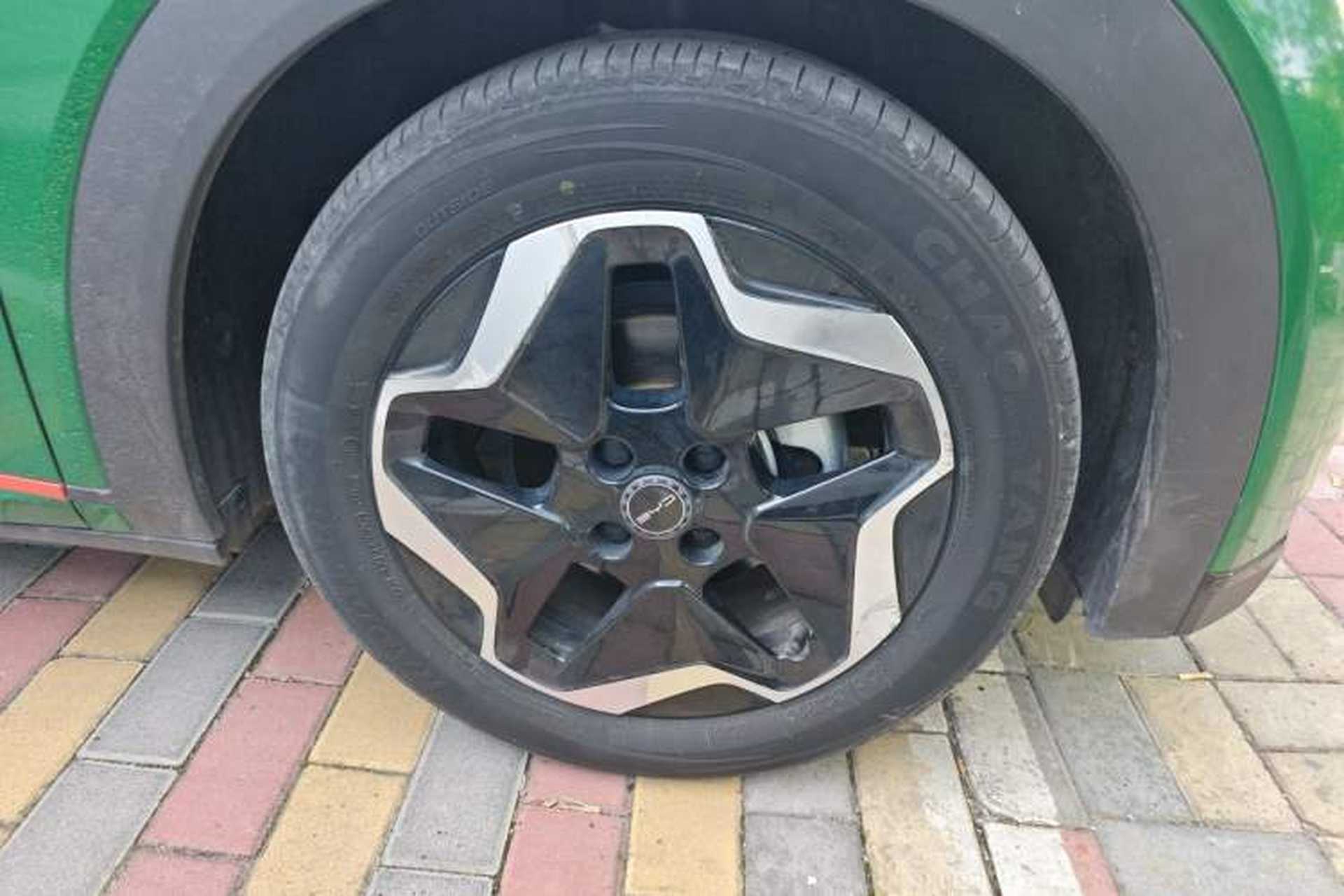 Used BYD Dolphin 2021 405 km Fashion Edition Right Front Wheel Hub