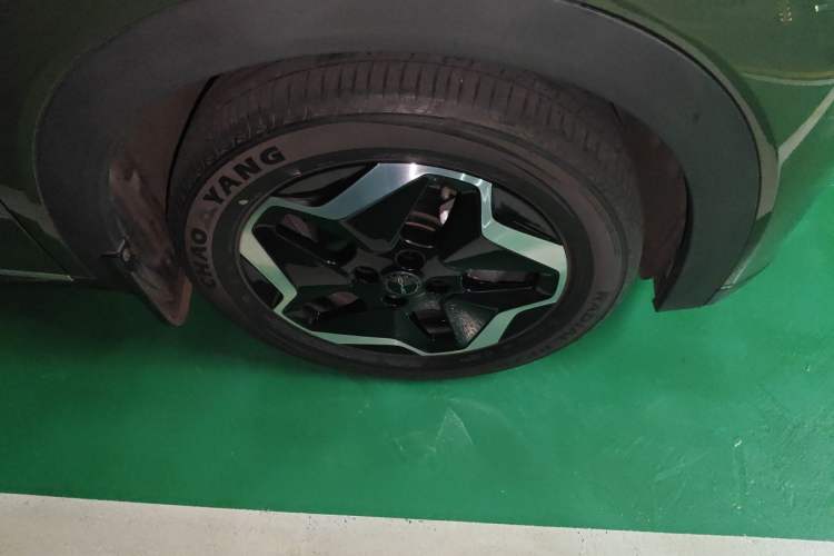 Used BYD Dolphin 2021 405 km Fashion Edition Right Front Wheel Hub