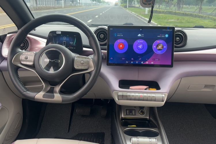 Used BYD Dolphin 2021 405 km Fashion Edition Interior 2