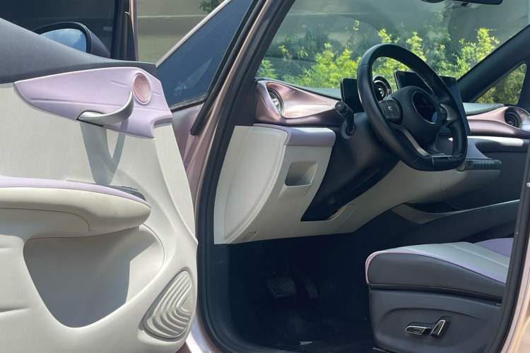 Used BYD Dolphin 2021 405 km Fashion Edition Interior 3