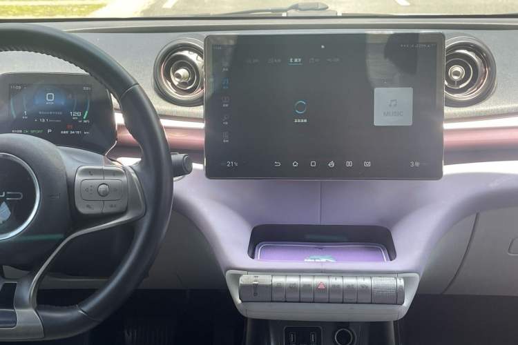 Used BYD Dolphin 2021 405 km Fashion Edition Interior 6