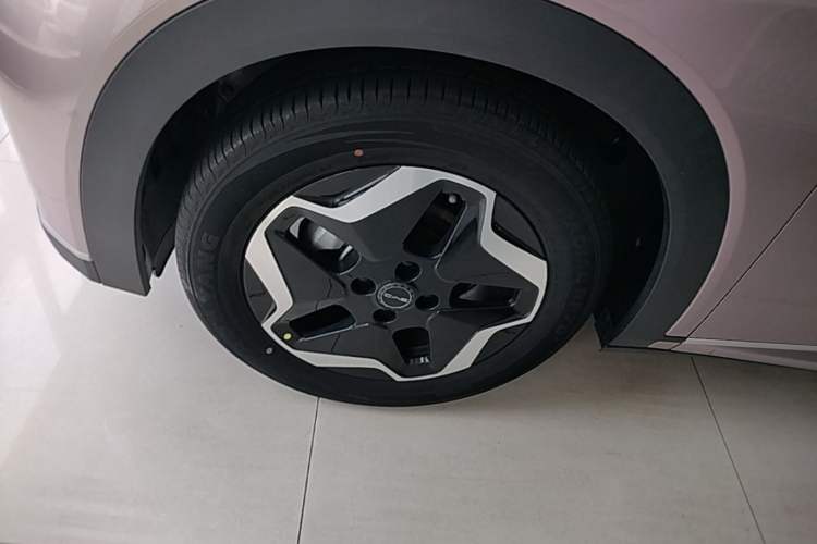 Used BYD Dolphin 2021 405 km Fashion Edition Left Front Wheel Hub