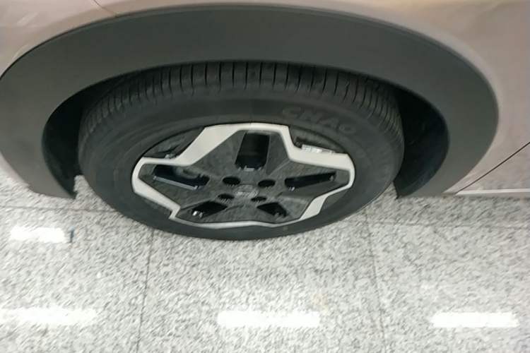 Used BYD Dolphin 2021 405 km Fashion Edition Left Front Wheel Hub