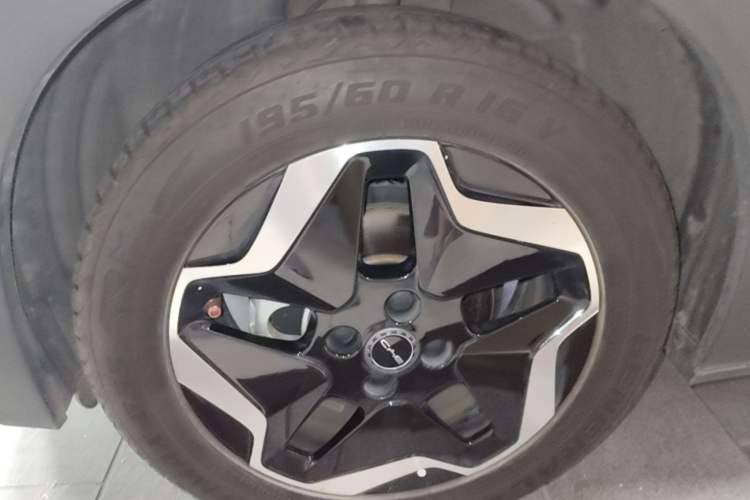 Used BYD Dolphin 2021 405 km Fashion Edition Left Front Wheel Hub