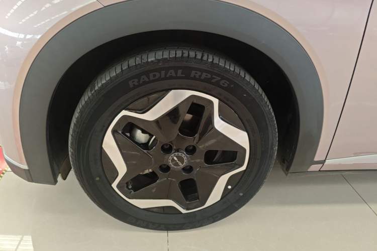 Used BYD Dolphin 2021 405 km Fashion Edition Left Front Wheel Hub