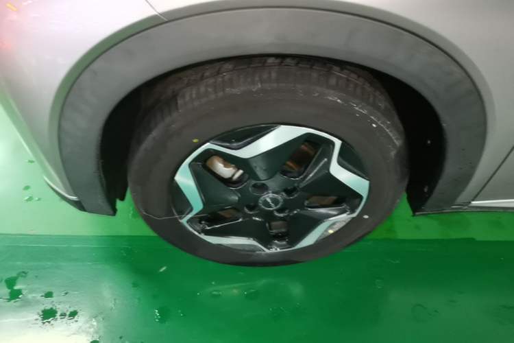 Used BYD Dolphin 2021 405 km Fashion Edition Left Front Wheel Hub