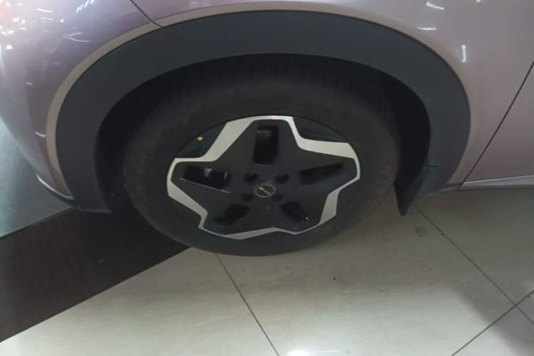 Used BYD Dolphin 2021 405 km Fashion Edition Left Front Wheel Hub
