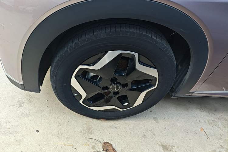 Used BYD Dolphin 2021 405 km Fashion Edition Left Front Wheel Hub