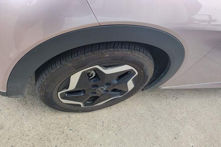 Used BYD Dolphin 2021 405 km Fashion Edition Left Front Wheel Hub