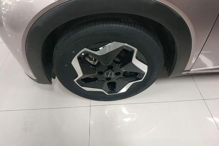 Used BYD Dolphin 2021 405 km Fashion Edition Left Front Wheel Hub