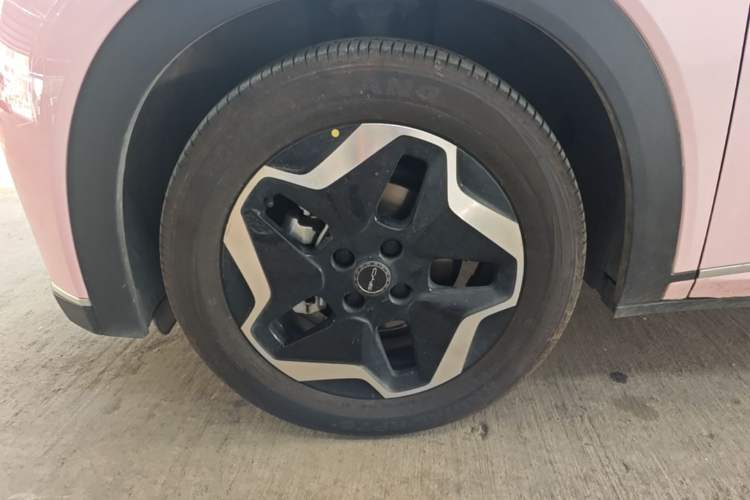 Used BYD Dolphin 2021 405 km Fashion Edition Left Front Wheel Hub