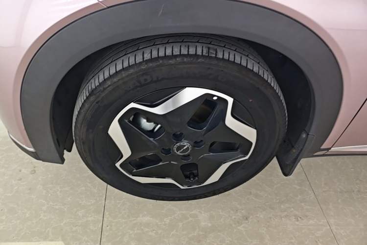 Used BYD Dolphin 2021 405 km Fashion Edition Left Front Wheel Hub