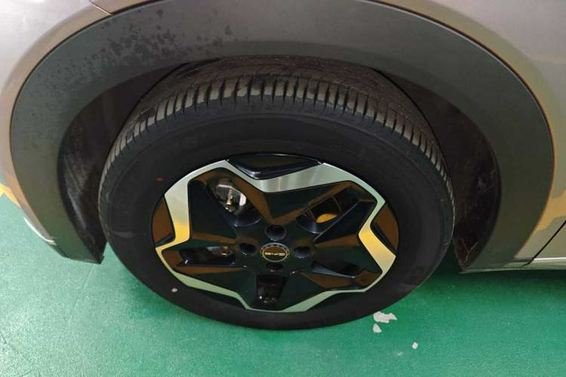 Used BYD Dolphin 2021 405 km Fashion Edition Left Front Wheel Hub