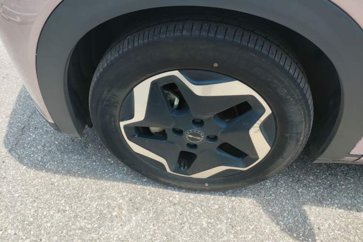 Used BYD Dolphin 2021 405 km Fashion Edition Left Front Wheel Hub