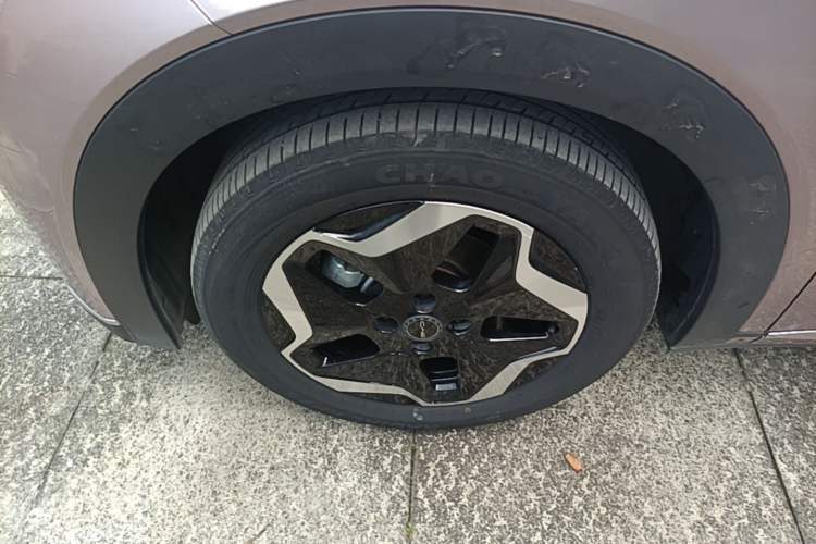 Used BYD Dolphin 2021 405 km Fashion Edition Left Front Wheel Hub