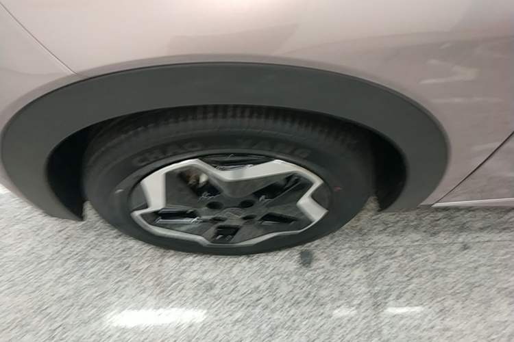 Used BYD Dolphin 2021 405 km Fashion Edition Left Front Wheel Hub