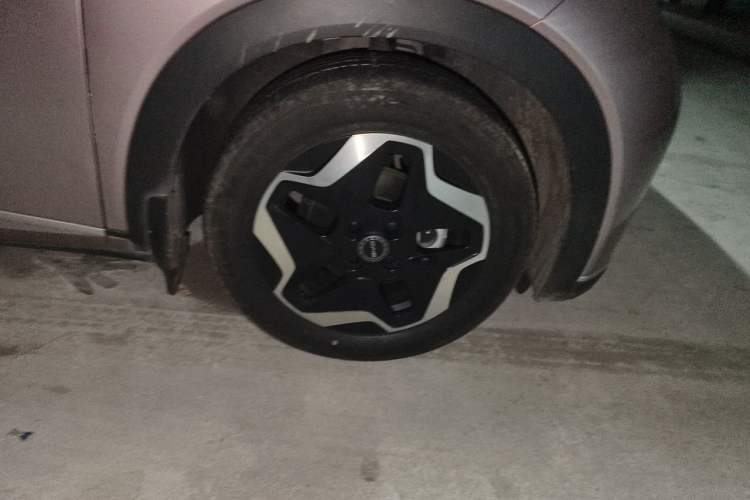 Used BYD Dolphin 2021 405 km Fashion Edition Right Front Wheel Hub