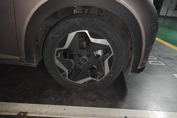 Used BYD Dolphin 2021 405 km Fashion Edition Right Front Wheel Hub