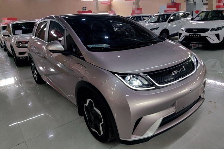 Used BYD Dolphin 2021 405 km Fashion Edition Front Right 45 Deg