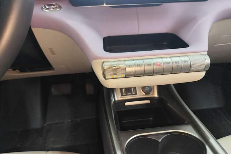 Used BYD Dolphin 2021 405 km Fashion Edition Gear Lever