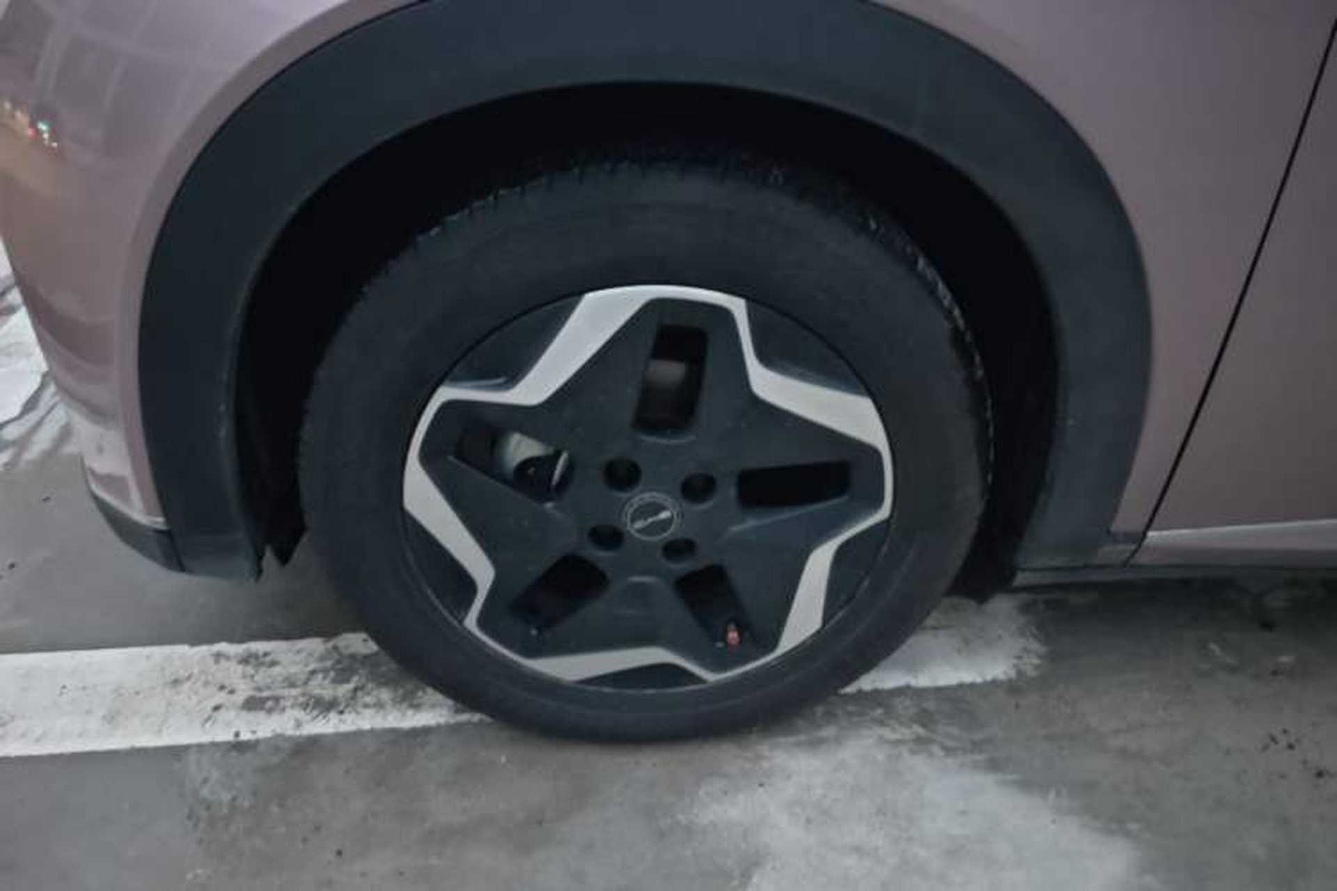 Used BYD Dolphin 2021 405 km Fashion Edition Left Front Wheel Hub