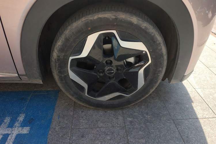 Used BYD Dolphin 2021 405 km Fashion Edition Right Front Wheel Hub