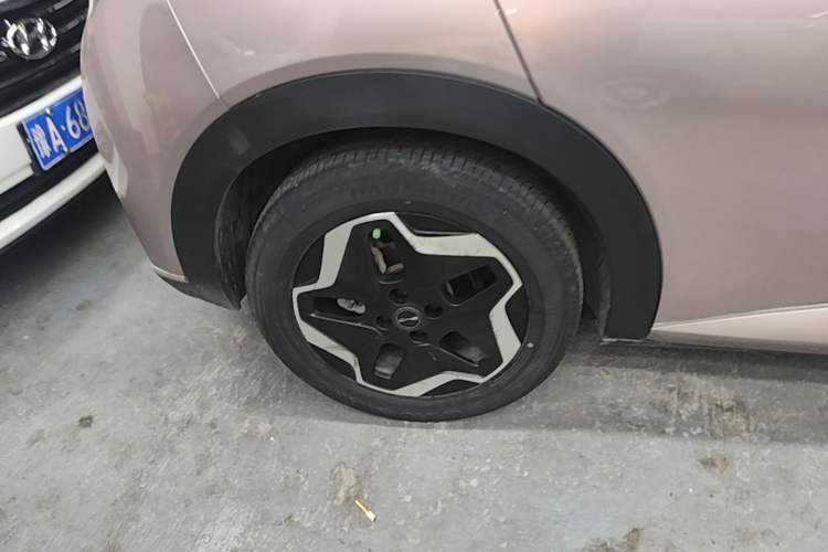 Used BYD Dolphin 2021 405 km Fashion Edition Right Rear Wheel Hub