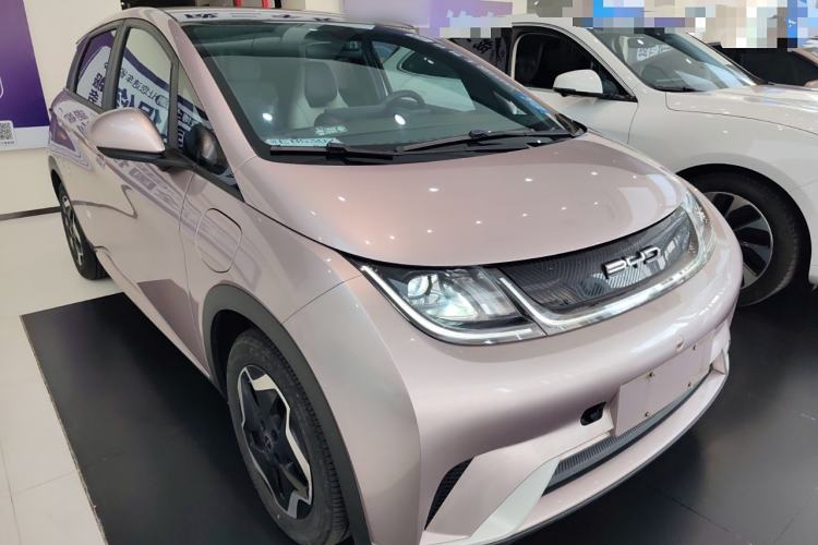 Used BYD Dolphin 2021 405 km Fashion Edition Front Right 45 Deg