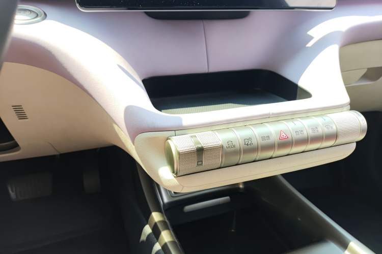 Used BYD Dolphin 2021 405 km Fashion Edition Gear Lever