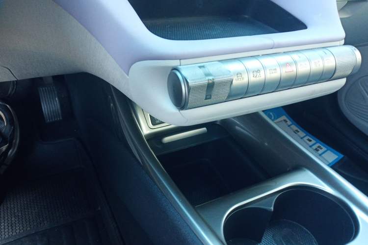 Used BYD Dolphin 2021 405 km Fashion Edition Gear Lever