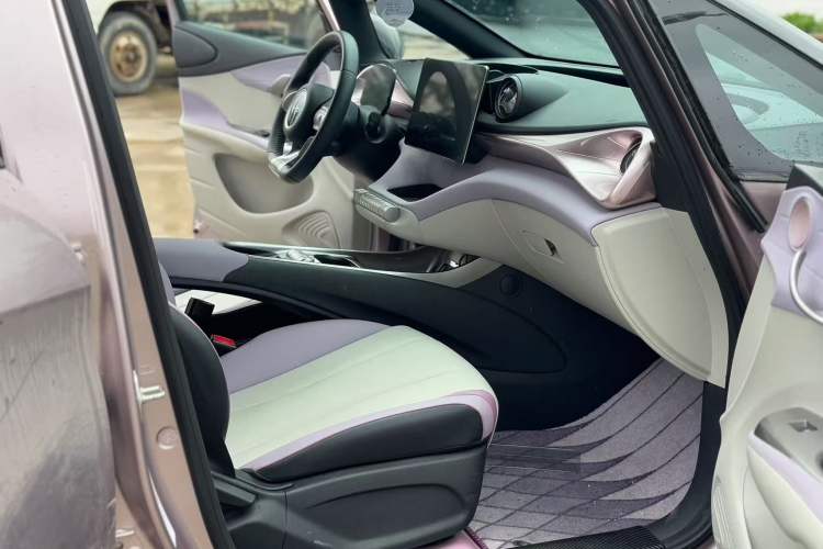 Used BYD Dolphin 2021 405 km Fashion Edition Interior 8