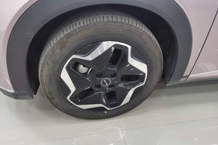 Used BYD Dolphin 2021 405 km Fashion Edition Left Front Wheel Hub
