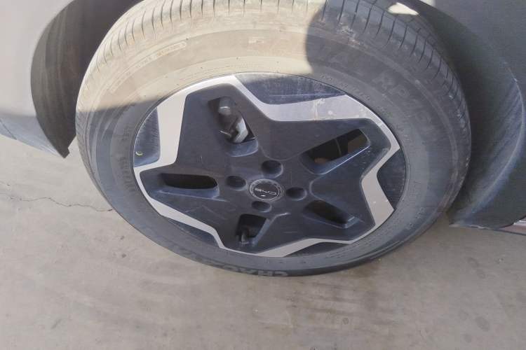 Used BYD Dolphin 2021 405 km Fashion Edition Right Rear Wheel Hub