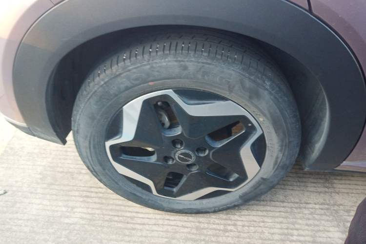 Used BYD Dolphin 2021 405 km Fashion Edition Right Rear Wheel Hub