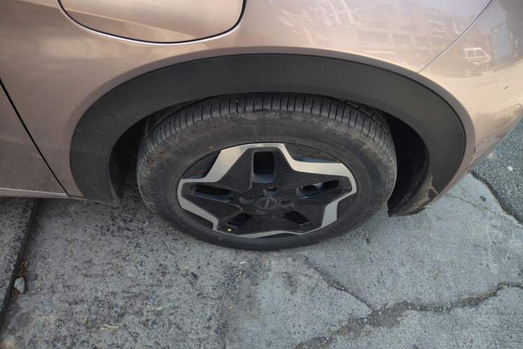 Used BYD Dolphin 2021 405 km Fashion Edition Right Front Wheel Hub