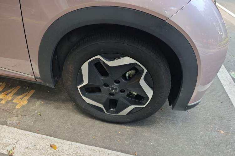Used BYD Dolphin 2021 405 km Fashion Edition Right Front Wheel Hub