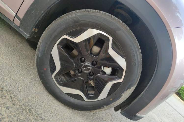 Used BYD Dolphin 2021 405 km Fashion Edition Right Front Wheel Hub