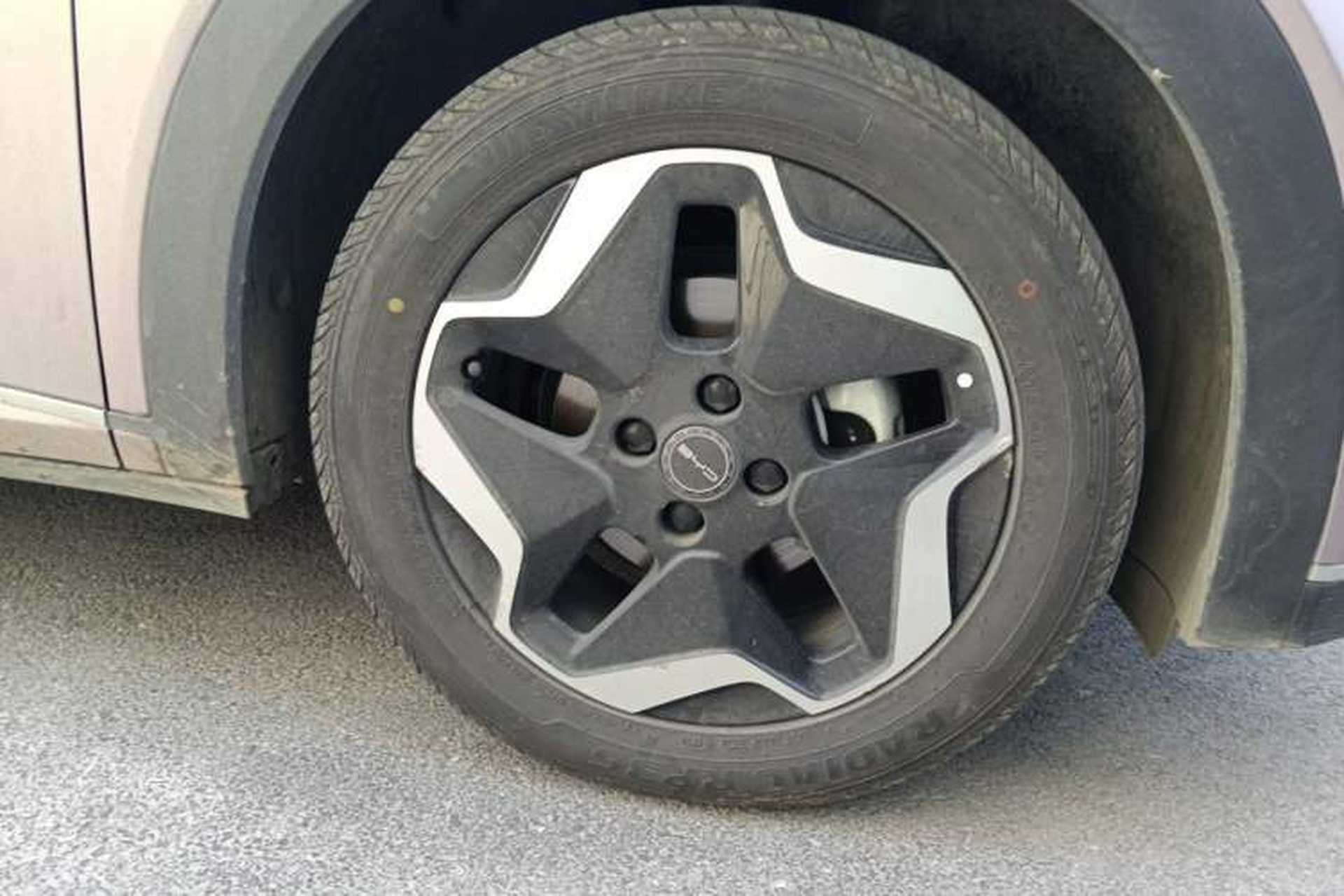Used BYD Dolphin 2021 405 km Fashion Edition Right Front Wheel Hub